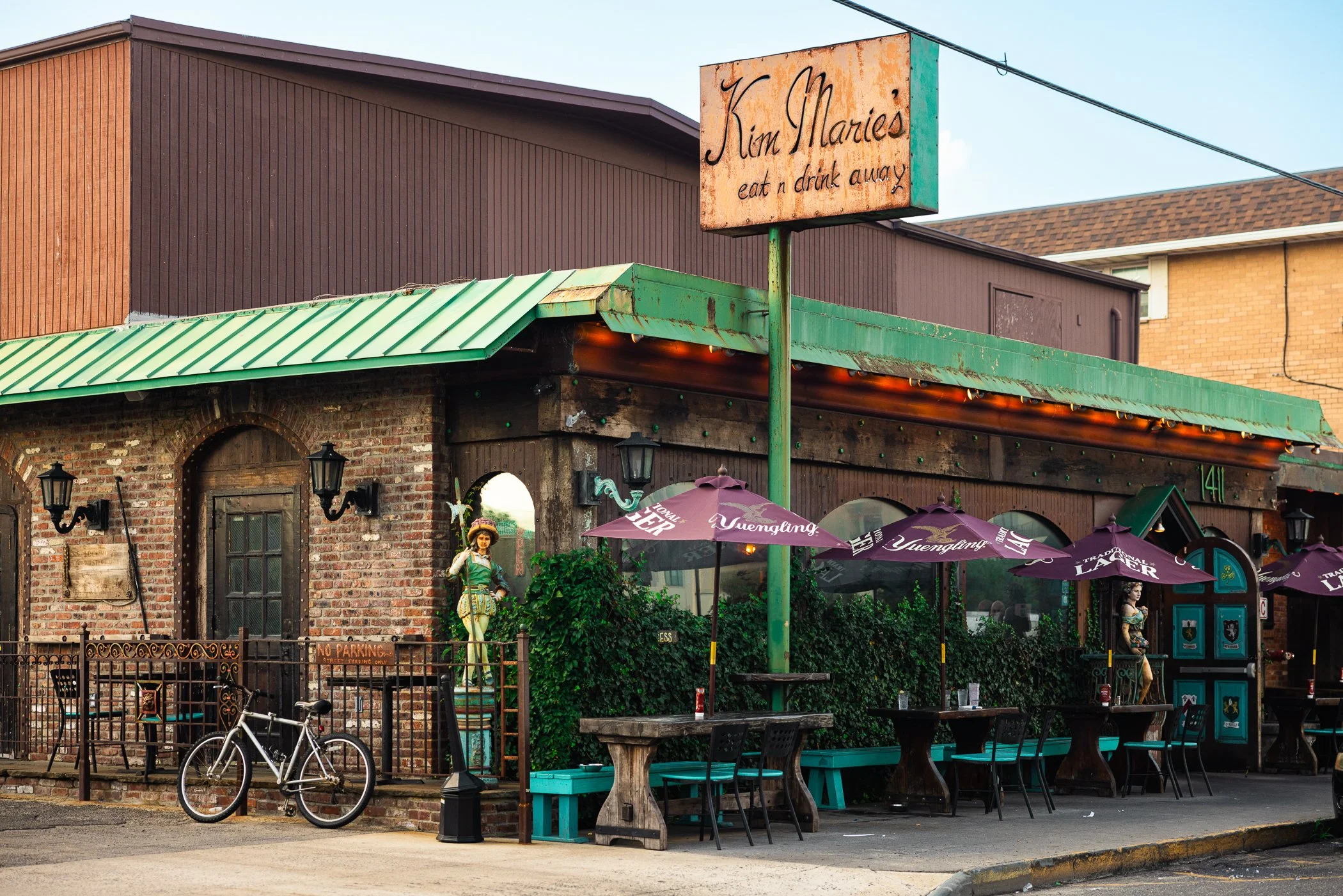 Kim Marie's Eat 'n Drink Away